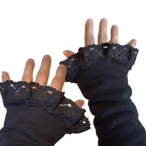 ocieplacze na ręce czarne z koronką, black arm warmers with lace.