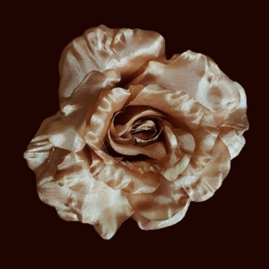 Kwiat Broszka Pastelowy Orzech Włoski od Bayba Hit