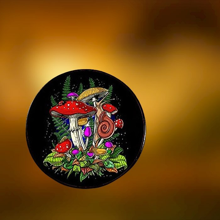 Wiedźmowa Przypinka Pin Leśne Grzyby w Paprociach