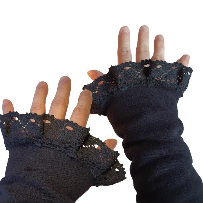 ocieplacze na ręce czarne z koronką, black arm warmers with lace.